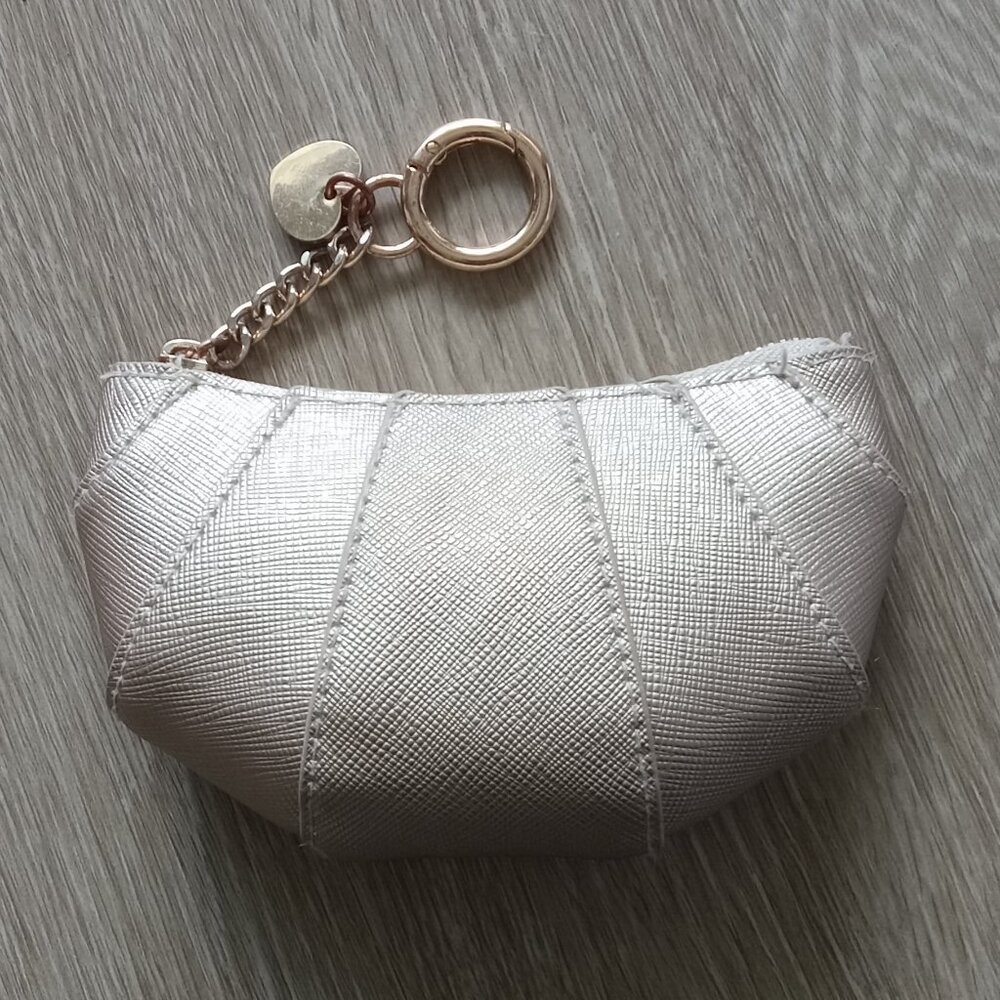 NEW A FEW MONTHS OLD A NEW DAY GOLD COIN PURSE WALLET